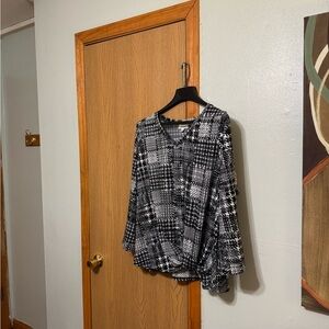 Dressbarn Size 2X Multi-Color w/Geometric Print V-Neck Blouse w/Slit Sleeves